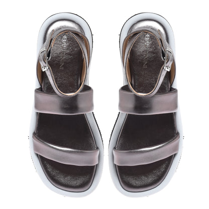 Sandale en cuir gris laminé