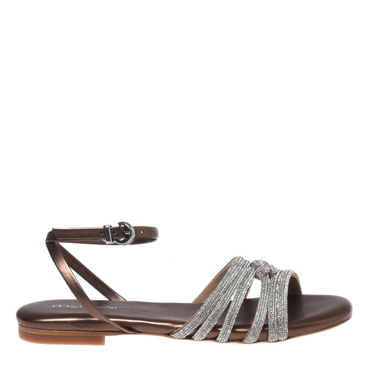 Sandale avec strass en éco-cuir marron foncé