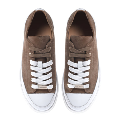 Sneaker en daim taupe