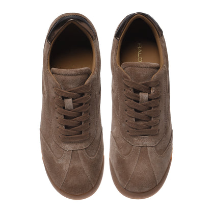 Sneakers in camoscio marrone con inserti in pelle laminata bronzo