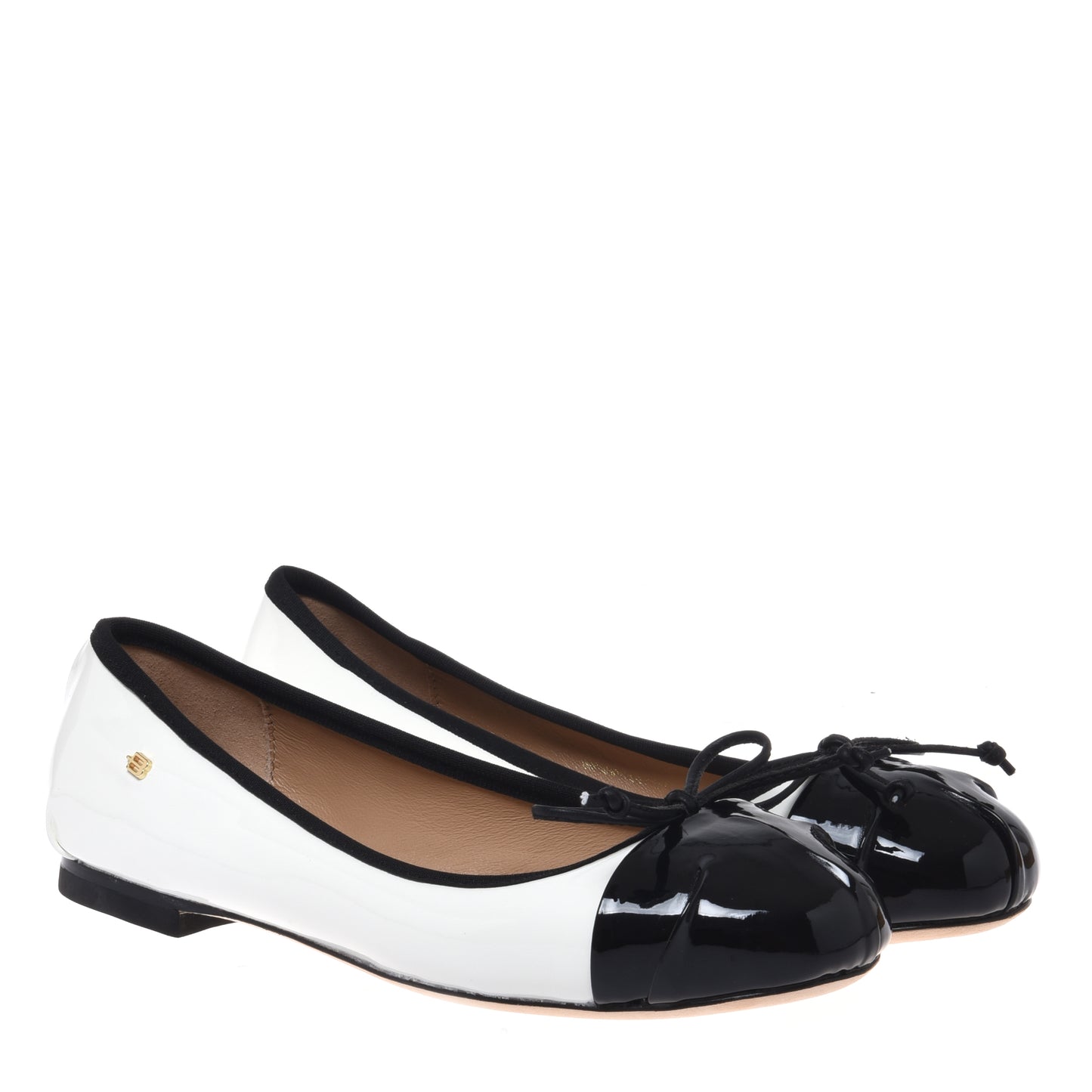 Ballerine en cuir verni noir et blanc
