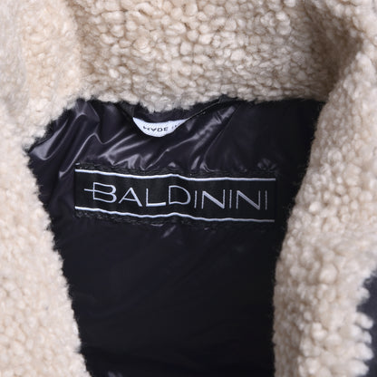 Blouson sans manches à carreaux rouges et noirs