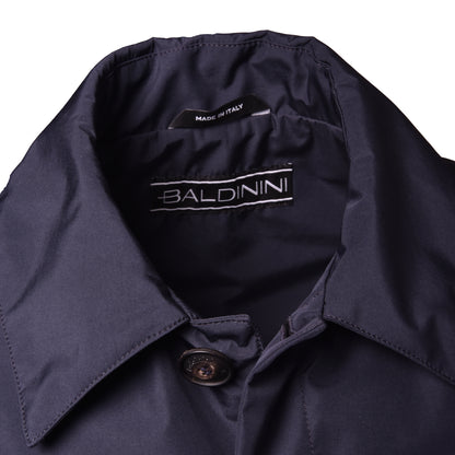 Veste imperméable en tissu bleu foncé