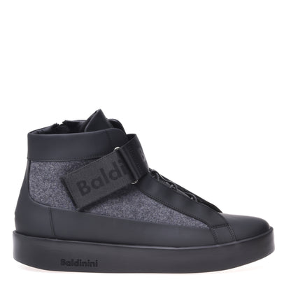Sneakers montantes en cuir noir et feutre