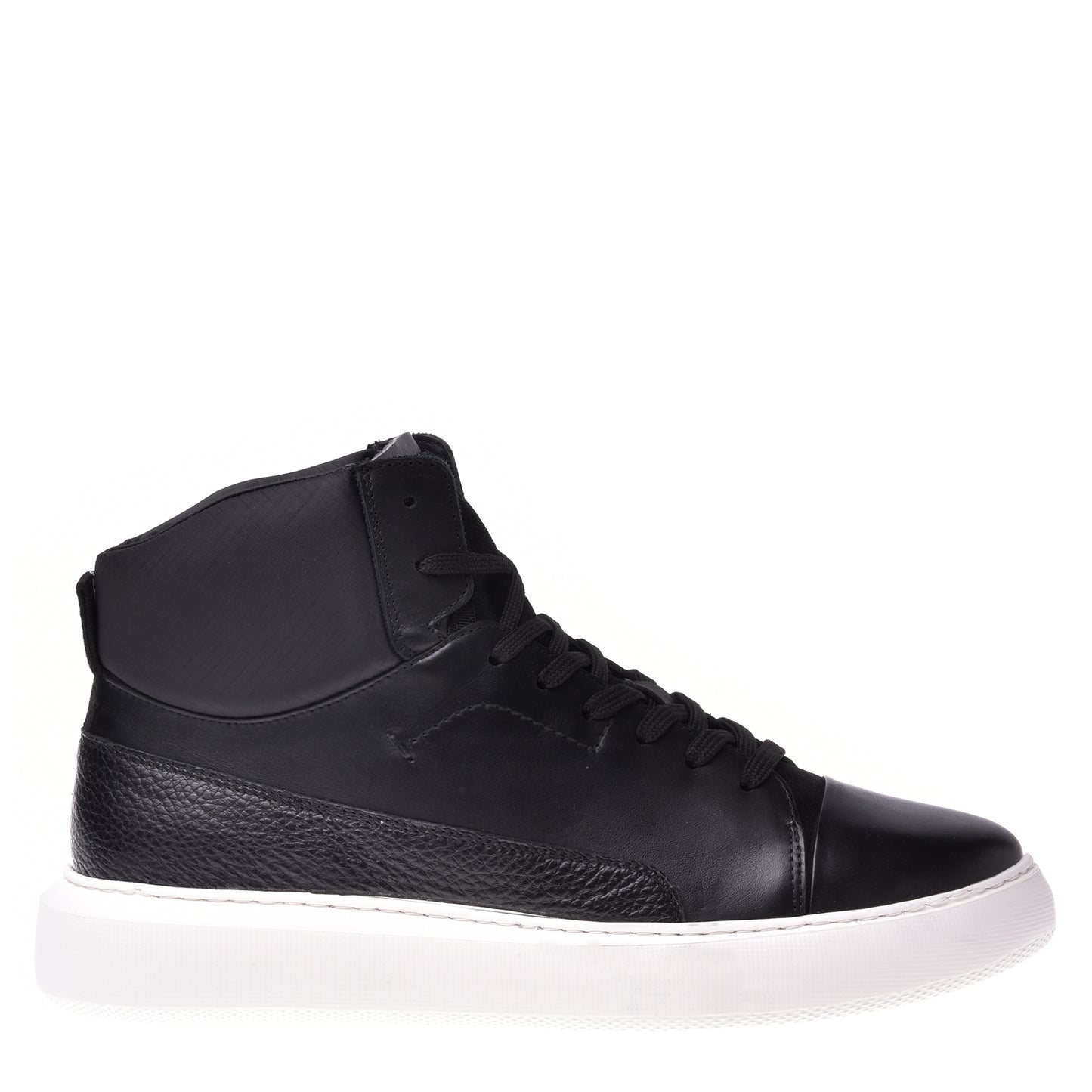 Sneakers montantes en cuir noir