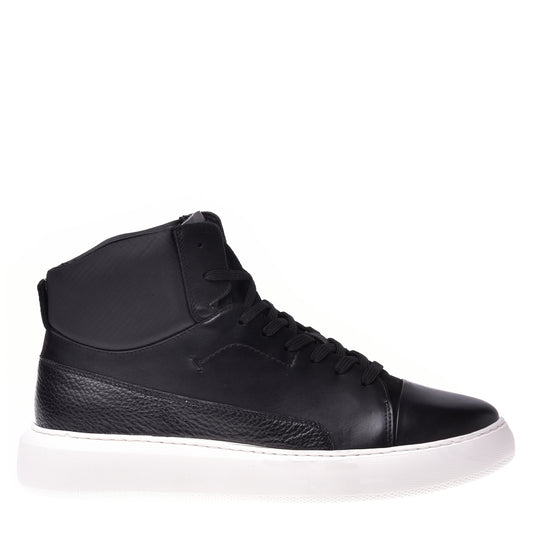 Sneakers montantes en cuir noir
