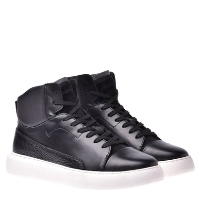 Sneakers montantes en cuir noir