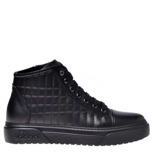 Sneakers mi-hautes en cuir noir matelassé
