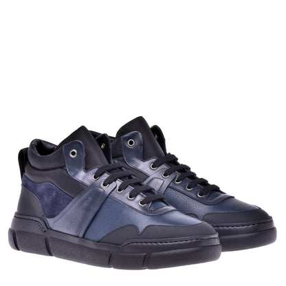Sneakers montantes en cuir bleu marine et tissu noir