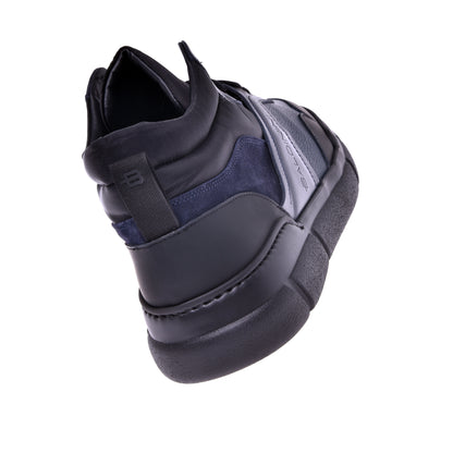 Sneakers montantes en cuir bleu marine et tissu noir