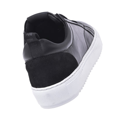 Basket basse en cuir noir
