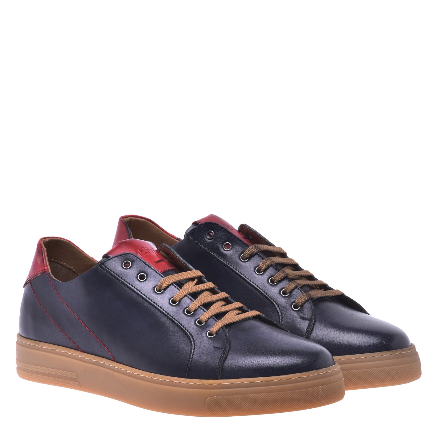 Basket basse en cuir de veau brossé noir