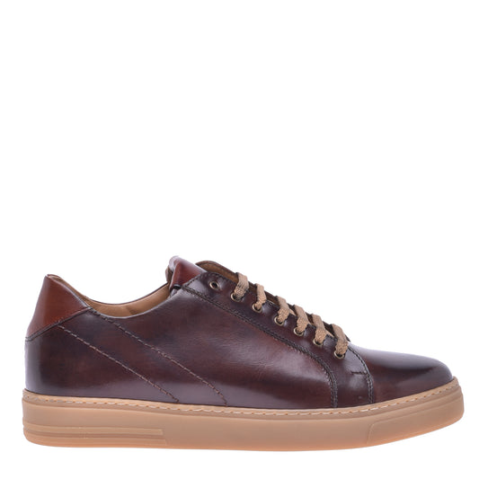 Basket basse en cuir de veau brossé marron foncé
