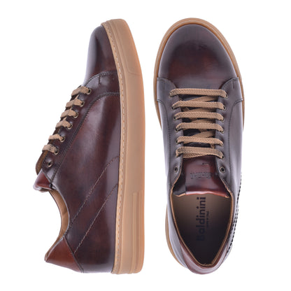 Basket basse en cuir de veau brossé marron foncé