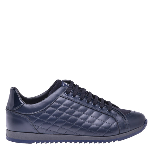 Basket basse en cuir de veau matelassé bleu