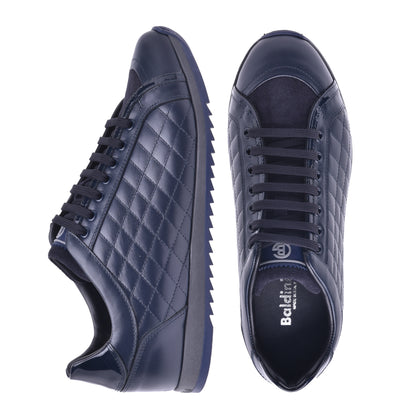 Basket basse en cuir de veau matelassé bleu