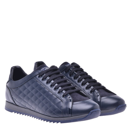 Basket basse en cuir de veau matelassé bleu