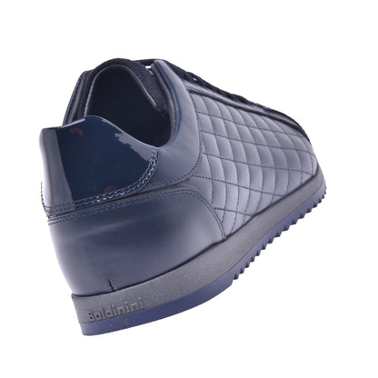 Basket basse en cuir de veau matelassé bleu