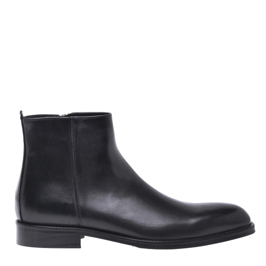 Ankle boots in black calfskin