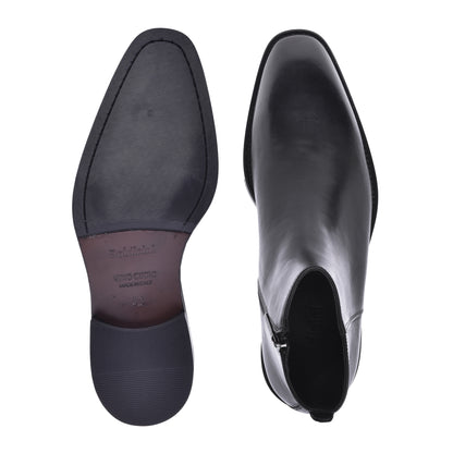 Ankle boots in black calfskin