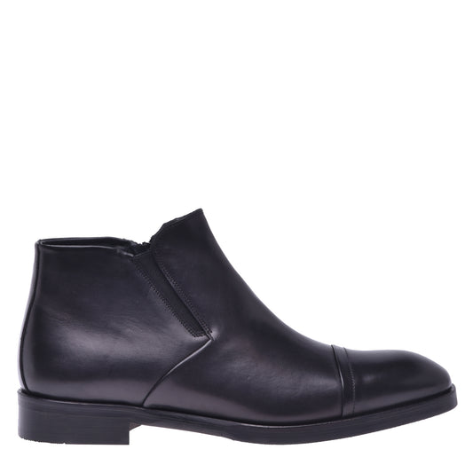 Ankle boots in black calfskin