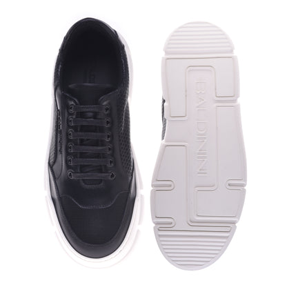 Sneakers noires en cuir de veau perforé