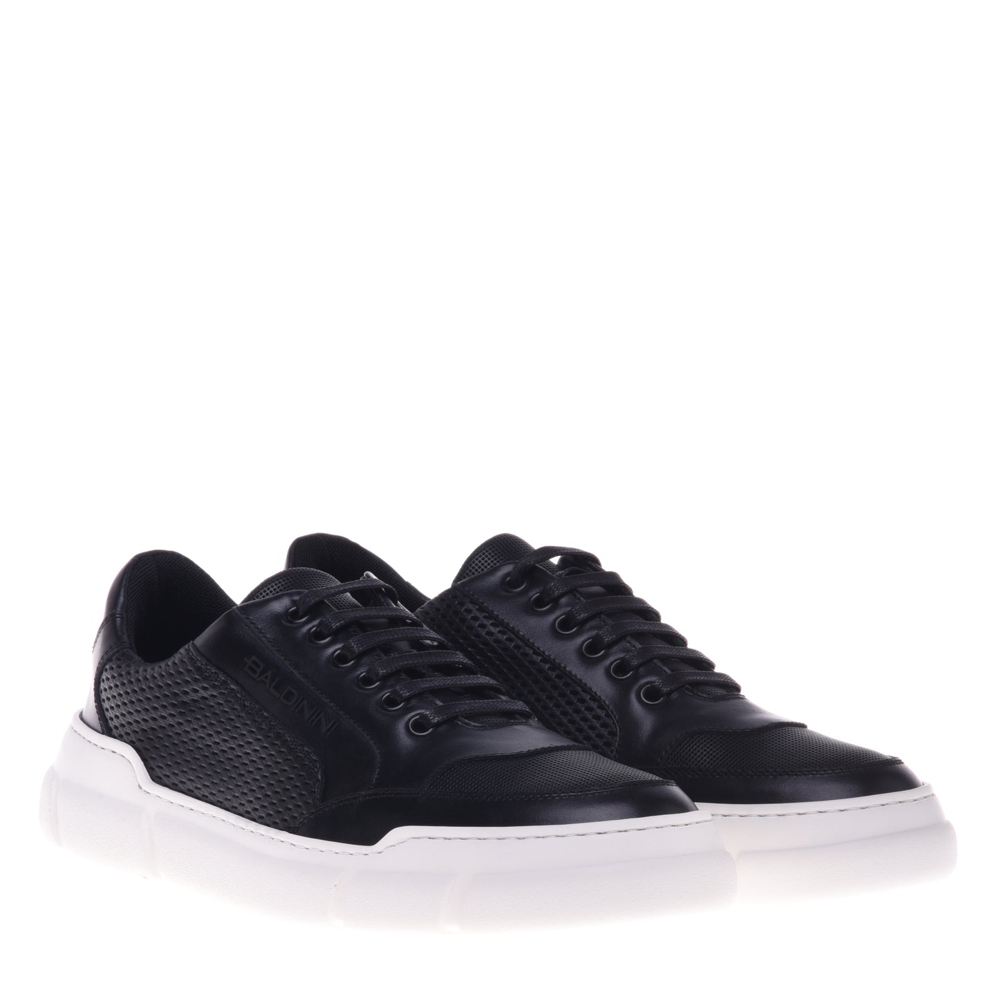 Sneakers noires en cuir de veau perforé
