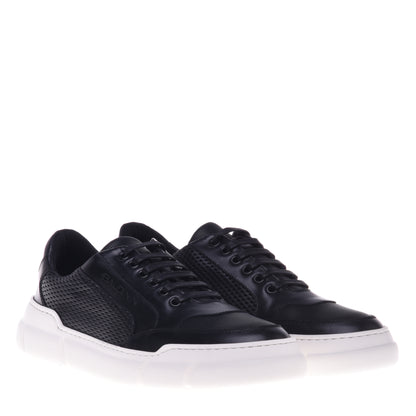 Sneakers noires en cuir de veau perforé