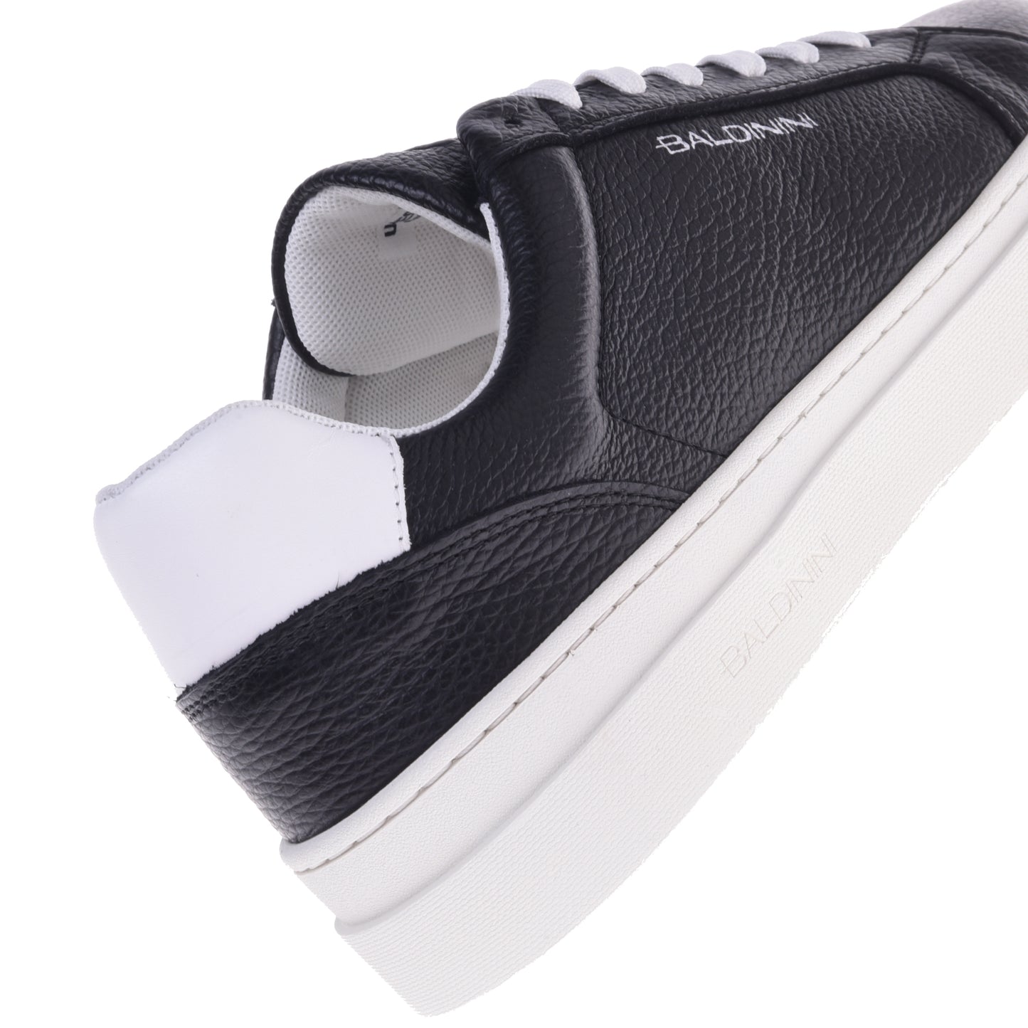 Sneakers noires en cuir foulonné