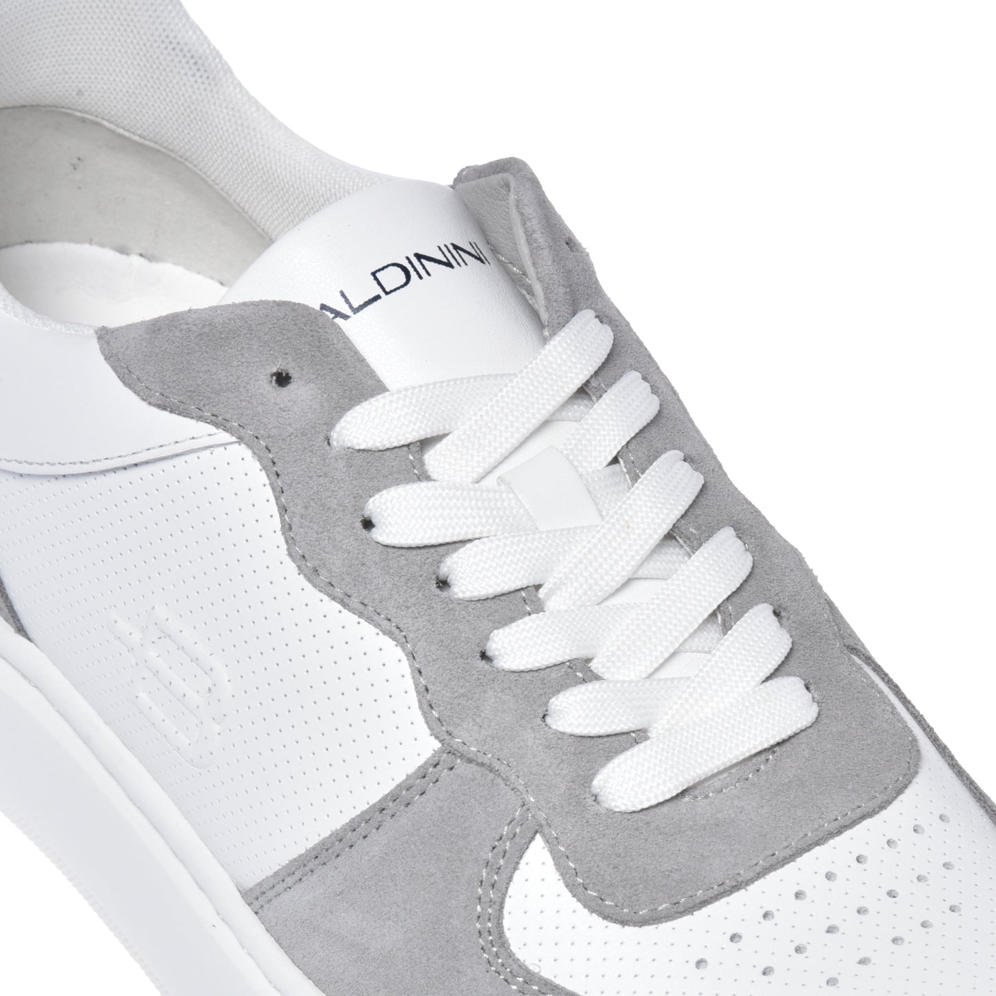 Sneakers grises en daim
