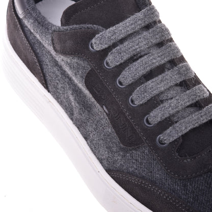 Baskets gris foncé en daim et tissu