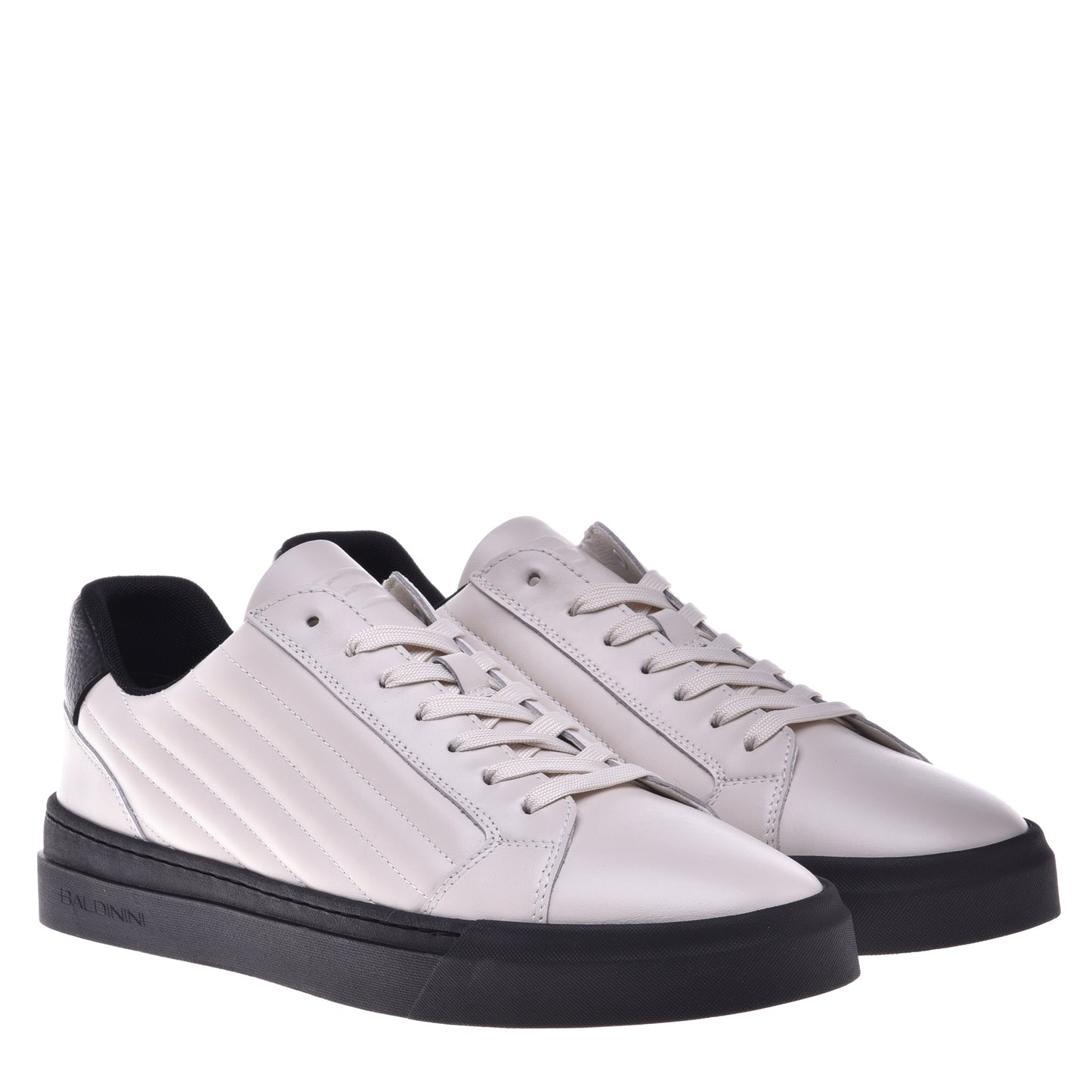 Baskets en cuir et cuir matelassé blanc