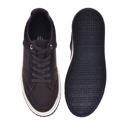 Baskets en daim et tissu marron foncé