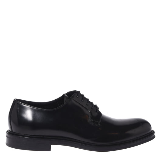 Black lace-up shoes in polished leather