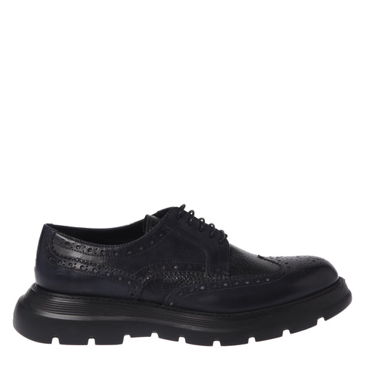 Black lace-up shoes in washed and tumbled leather