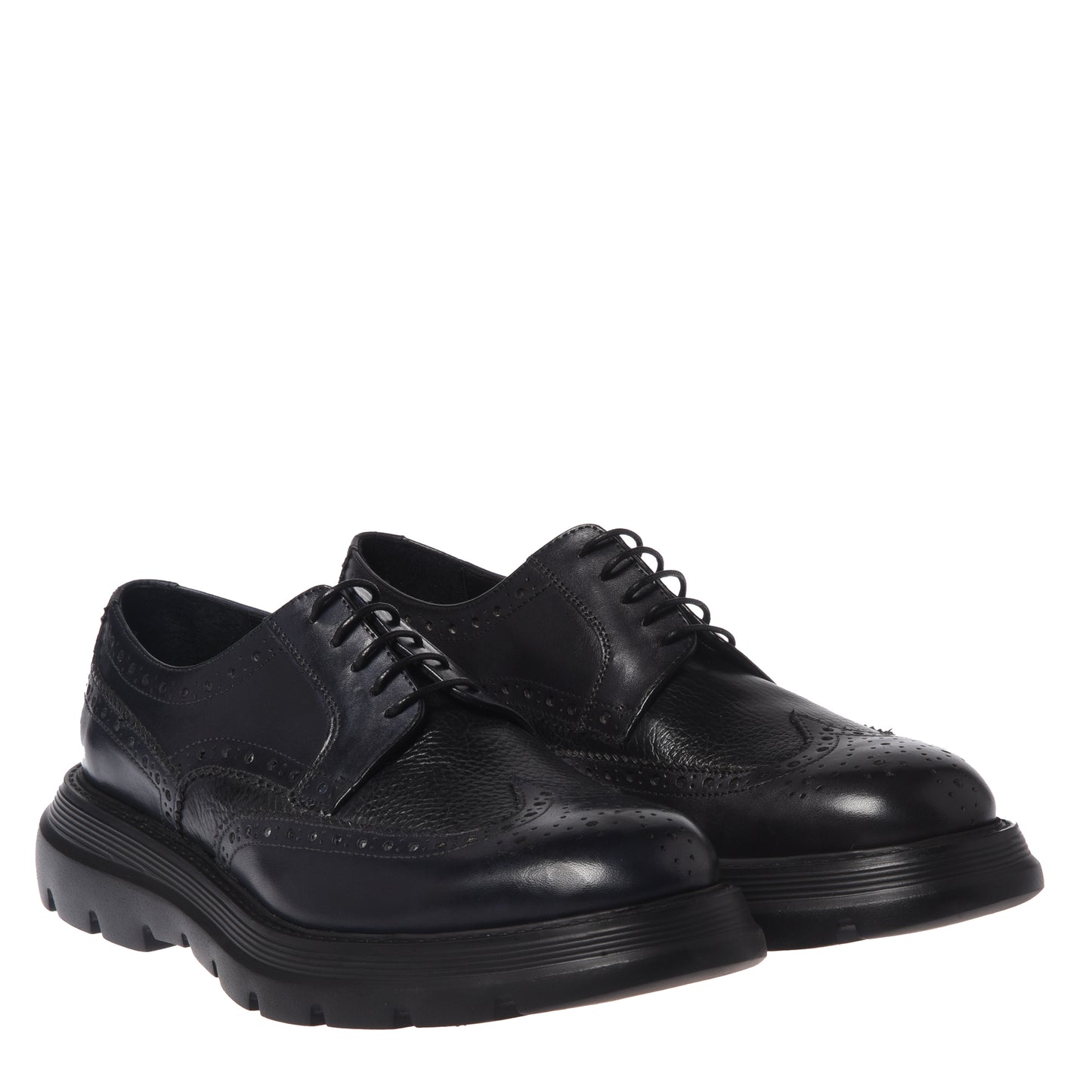 Black lace-up shoes in washed and tumbled leather