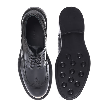 Black lace-up shoes in polished leather