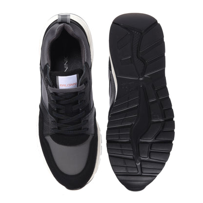 Sneakers in pelle scamosciata e tessuto nero