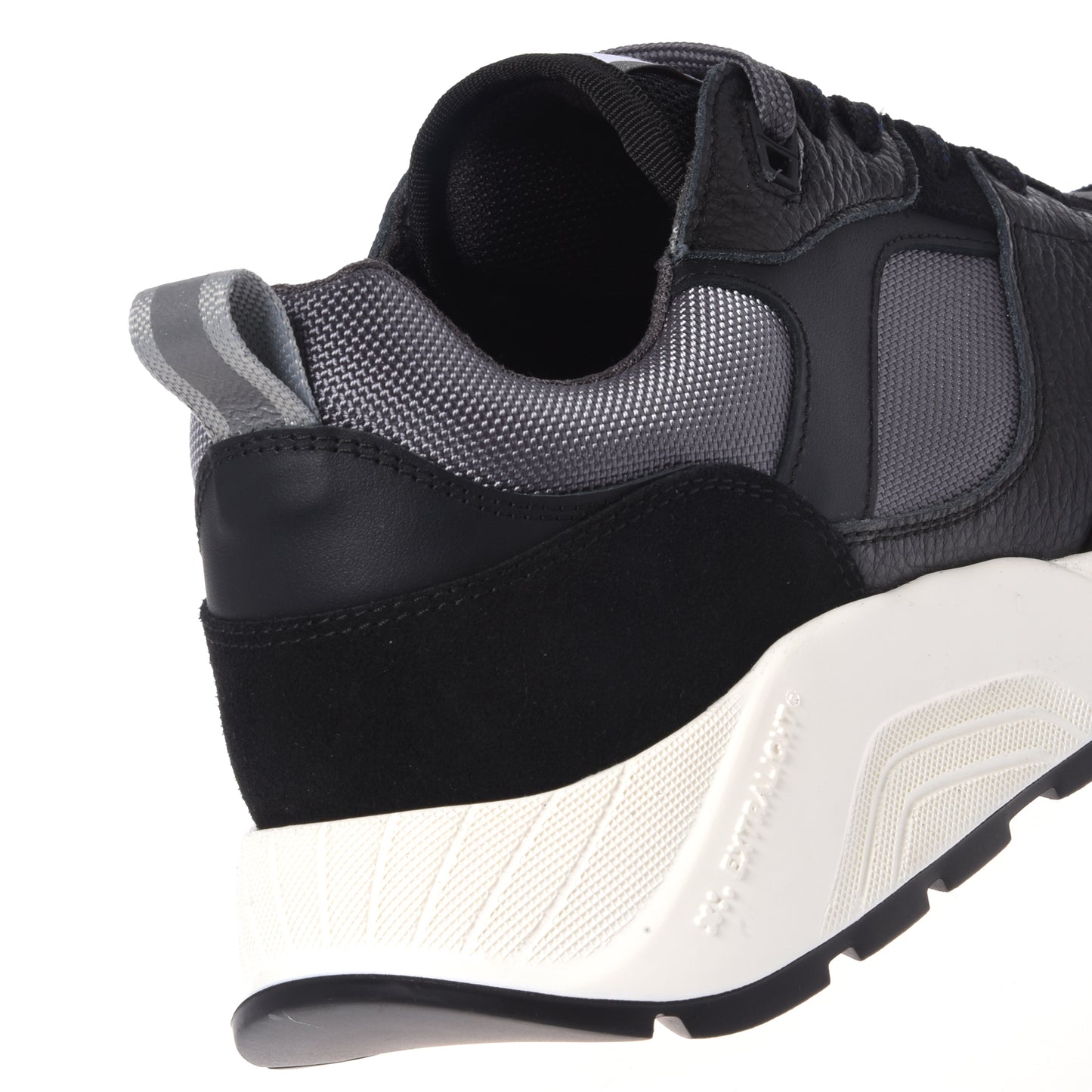 Sneakers in pelle scamosciata e tessuto nero