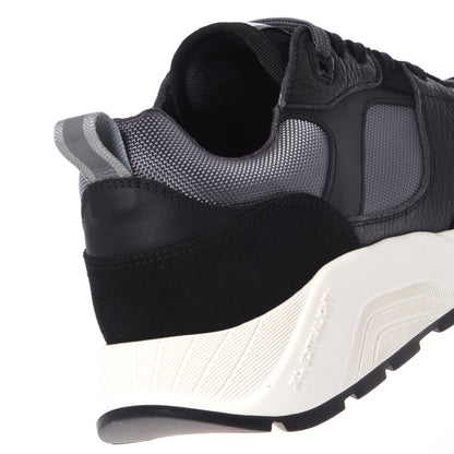 Sneakers in pelle scamosciata e tessuto nero