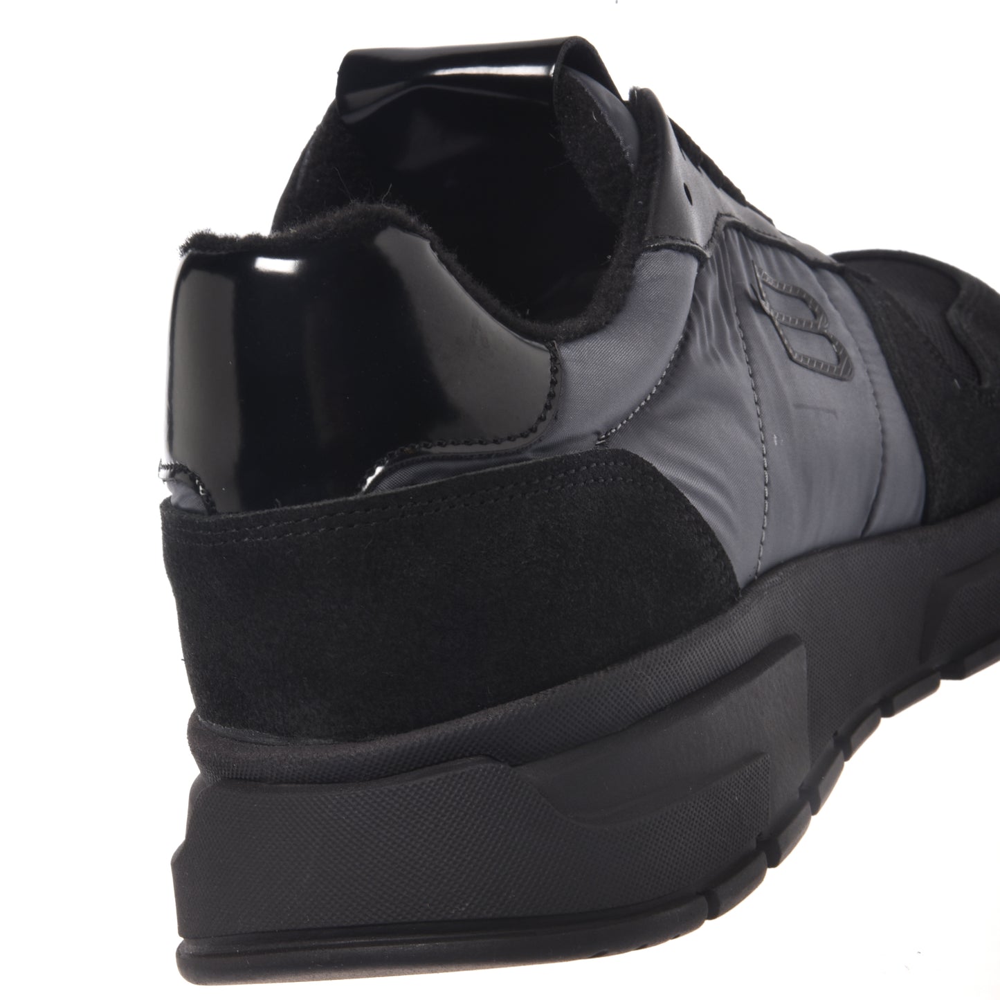 Sneakers in pelle scamosciata nera e nylon grigio