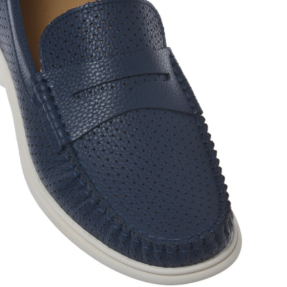 Mocassin en cuir grainé bleu ajouré