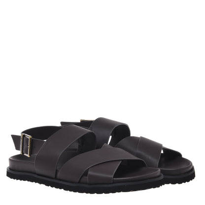 Sandale en cuir marron foncé