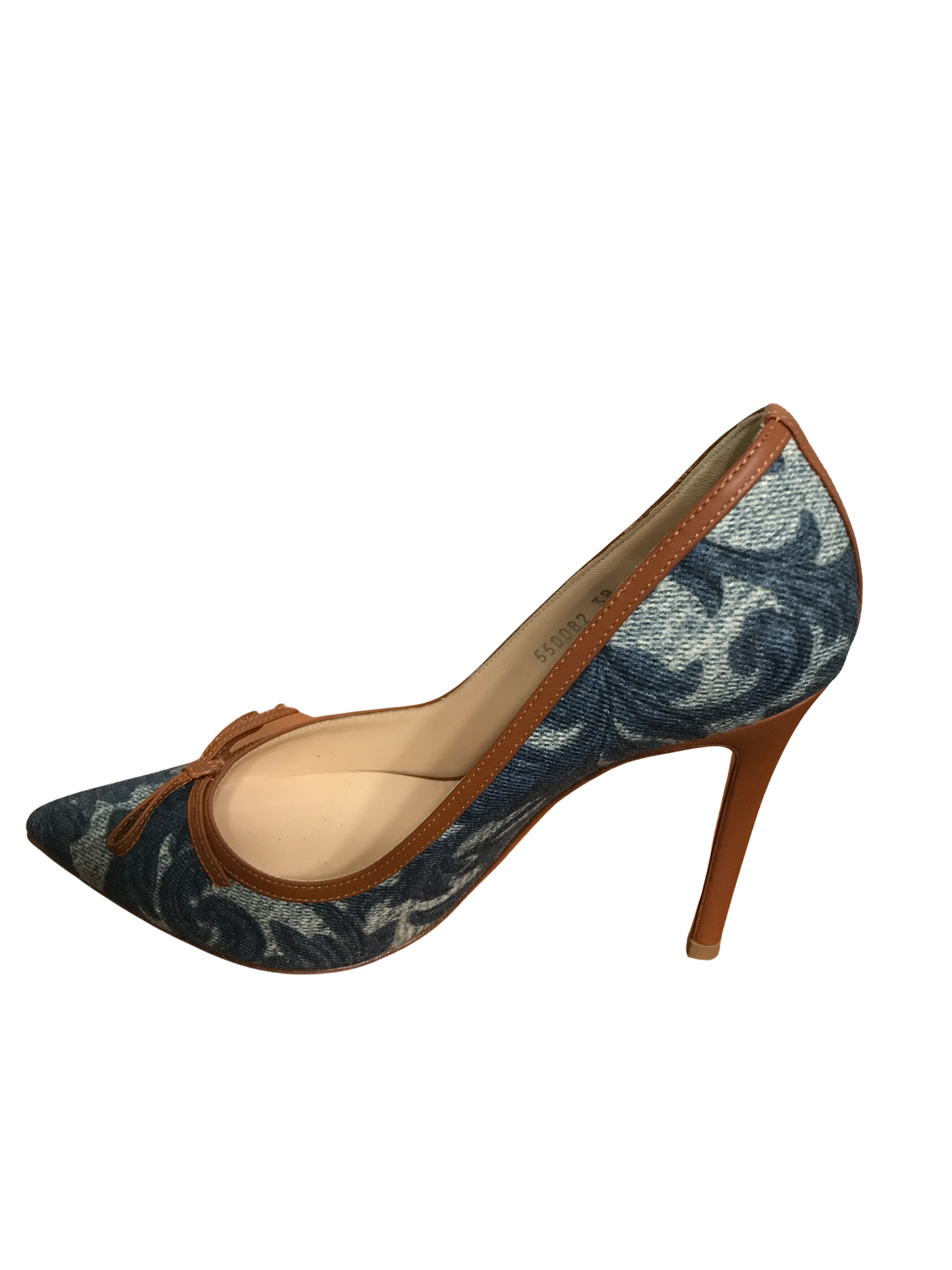 Arabesque pattern denim pumps