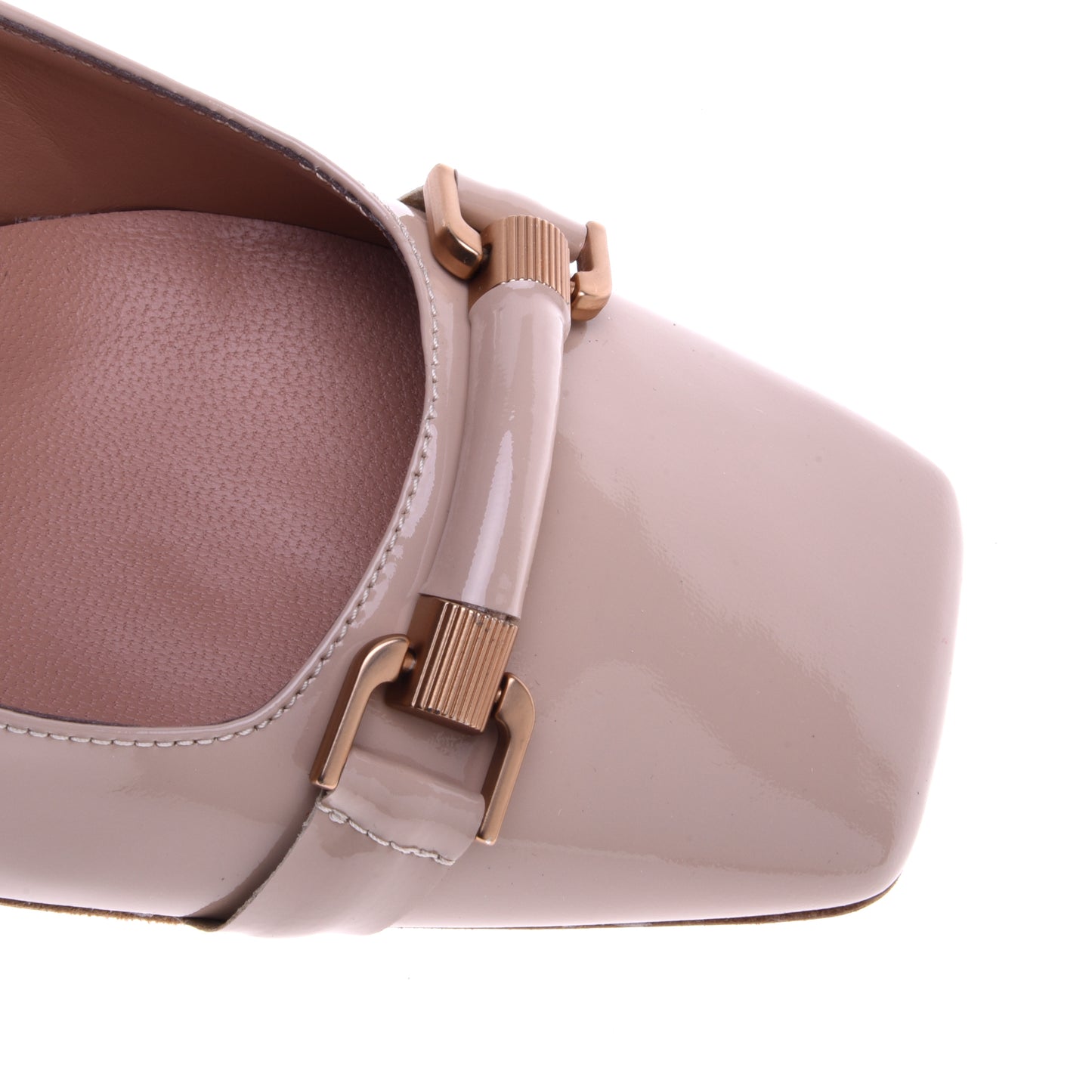 Escarpins slingback en cuir verni taupe