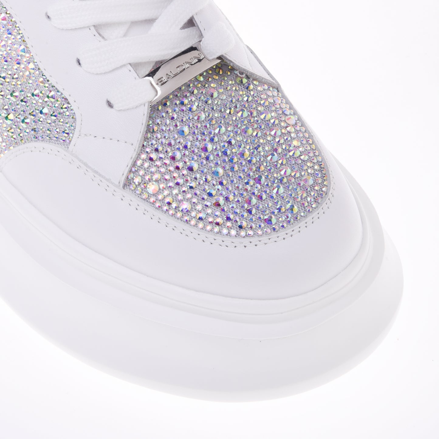 Sneakers blanches en cuir de veau avec strass