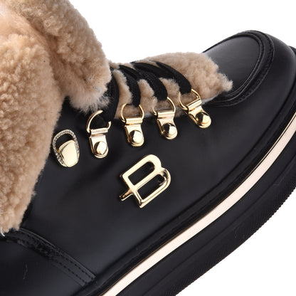 Baskets en mouton et daim noir