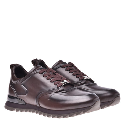 Sneakers en cuir marron foncé