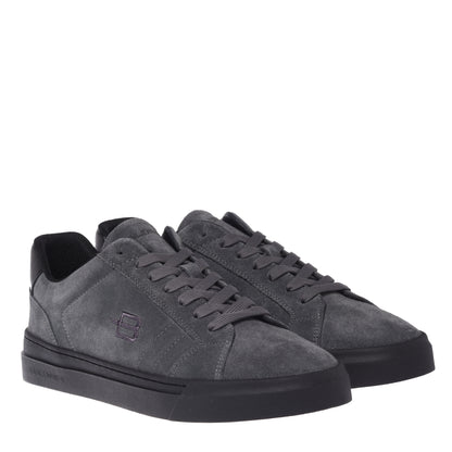 Baskets en daim gris foncé