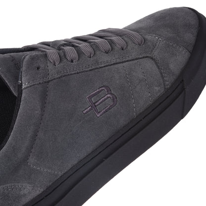 Baskets en daim gris foncé